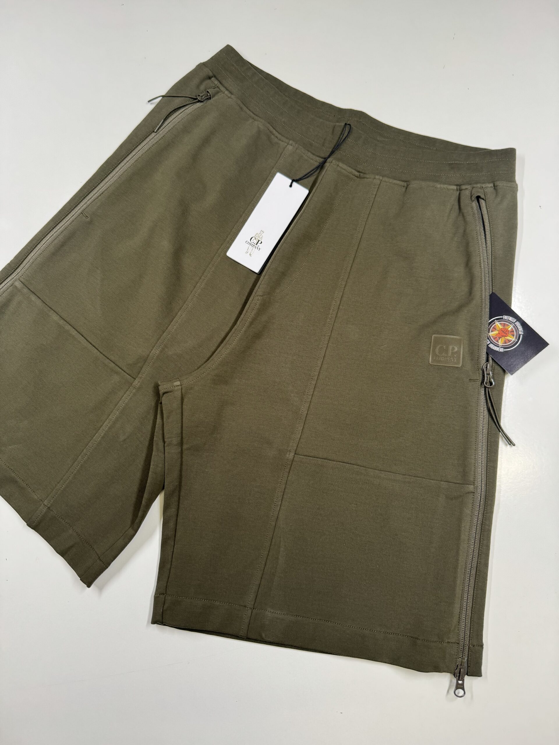 img_6711-2 CP COMPANY METROPOLIS 015A PERTEX STRETCH FLEECE MIXED CARGO SHORTS IN - Image 1
