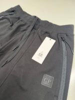 CP COMPANY METROPOLIS 015A PERTEX STRETCH FLEECE MIXED CARGO SHORTS IN BLACK - Image 3