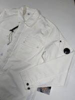 CP COMPANY 128A ORGANIC GABARDINE OVERSHIRT IN WHITE - Image 5
