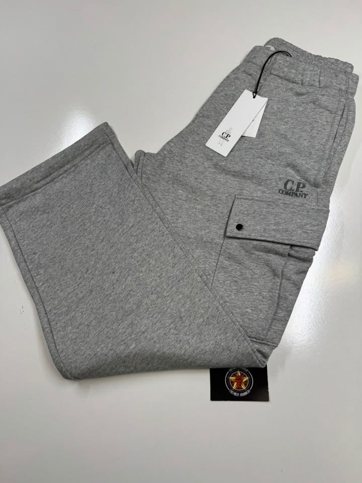 img_4306 CP COMPANY 045A DIAGONAL RAISED FLEECE SWEATPANTS IN HEATHER GREY - Image 1
