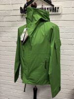 CP COMPANY x ONE BLOCK DOWN COLLABORATION 008A Goretex Infinium windstopper goggle Jacket in Green - Image 11