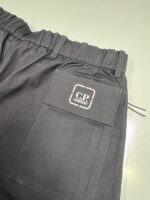 CP COMPANY METROPOLIS 010A HYST BERMUDA CARGO SHORTS IN BLACK - Image 4